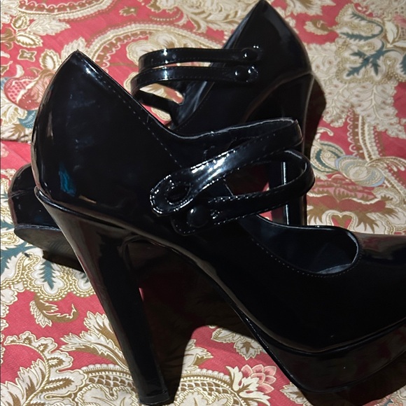 Forever 21 Glossy Black Platform Heels - Picture 2 of 10
